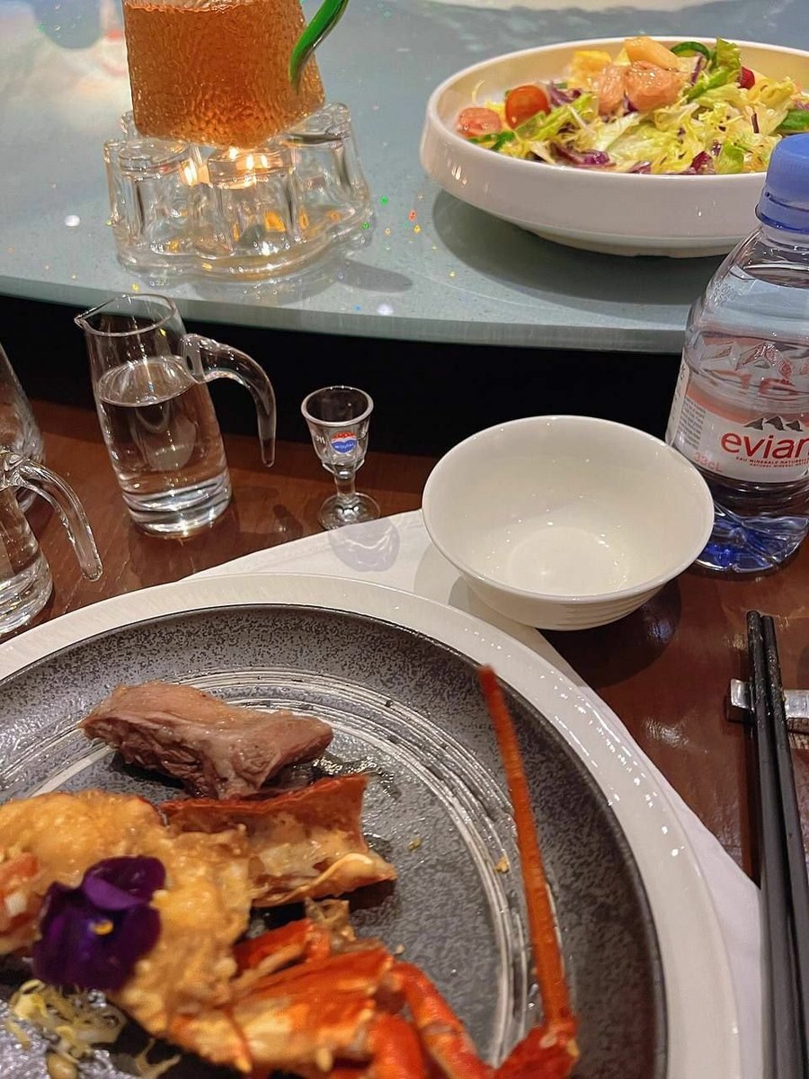 Anna05115's tweet photo. #FoodieBeauty #dinner #friends 

Dinner now, alcohol later 😂 https://t.co/ynHvUNJTpL