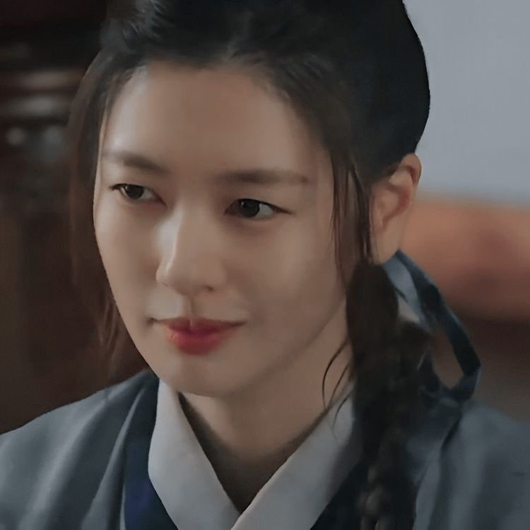 BuyeonsCult's tweet photo. WHO MISSED THEM? Their acting skills are superb🔥🔥
#ShinHyeSun as Kim So Yong/Queen Cheorin (MR. QUEEN)
#JungSoMin as Mudeok/Naksu/Buyeon (AOS s1) https://t.co/fE1brwsToc