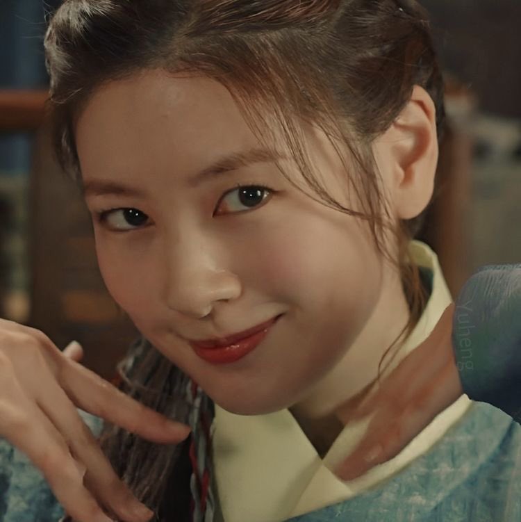 BuyeonsCult's tweet photo. WHO MISSED THEM? Their acting skills are superb🔥🔥
#ShinHyeSun as Kim So Yong/Queen Cheorin (MR. QUEEN)
#JungSoMin as Mudeok/Naksu/Buyeon (AOS s1) https://t.co/fE1brwsToc
