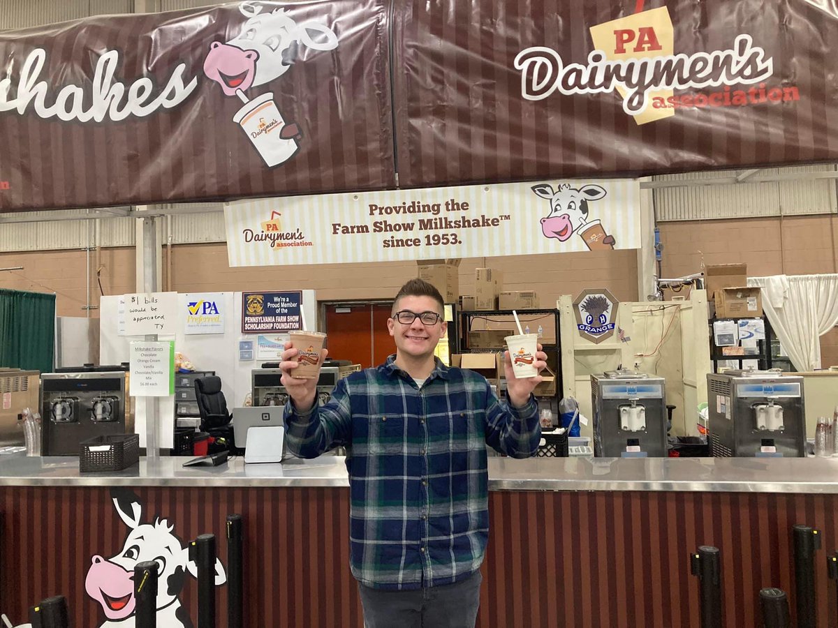 Overachievers go to the #PAFarmShow.  Doug Hackman from Lebanon County garnered the 1st breakfast milkshake of the final day at 5:59 am.  Congratulations Doug!!!
🥇🥇🥇🥇#milkshakesmiles70 #pafs2023