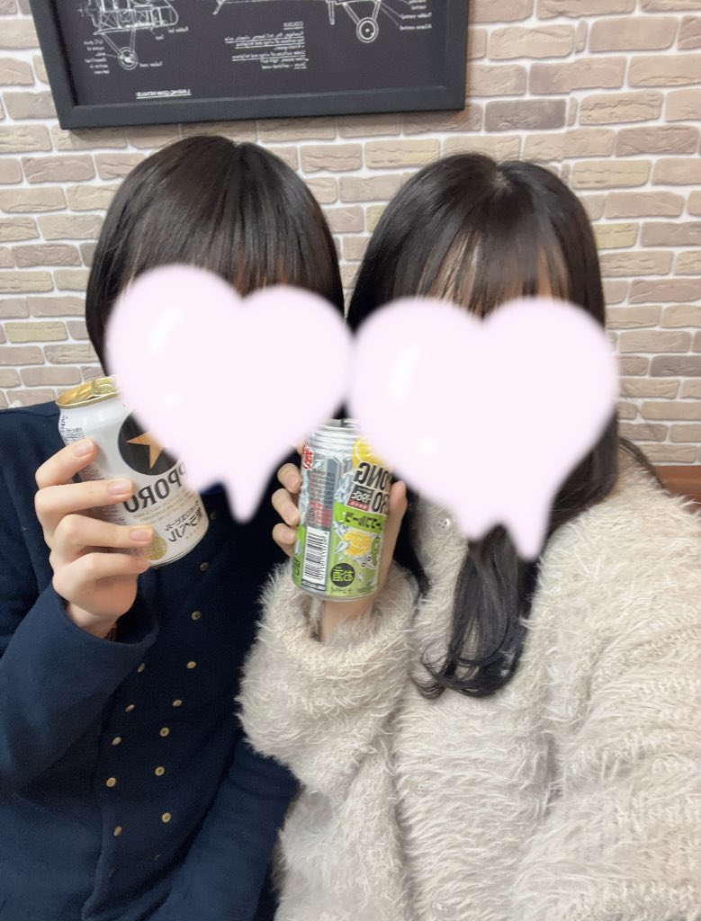tnayk2_rr's tweet photo. JKだったのにいつのまにか21歳になってて焦る😾ウーロンミルクティーからお酒に変化しました🧏🏻‍♀️ アヤカニが卒業した時大学入りたてだったのにもう就活始まってるんだけどどゆこと？？？？(ᐡ ̥_ ̫ _ ̥ᐡ)

 #すきあふ https://t.co/JsRcjmW7qM