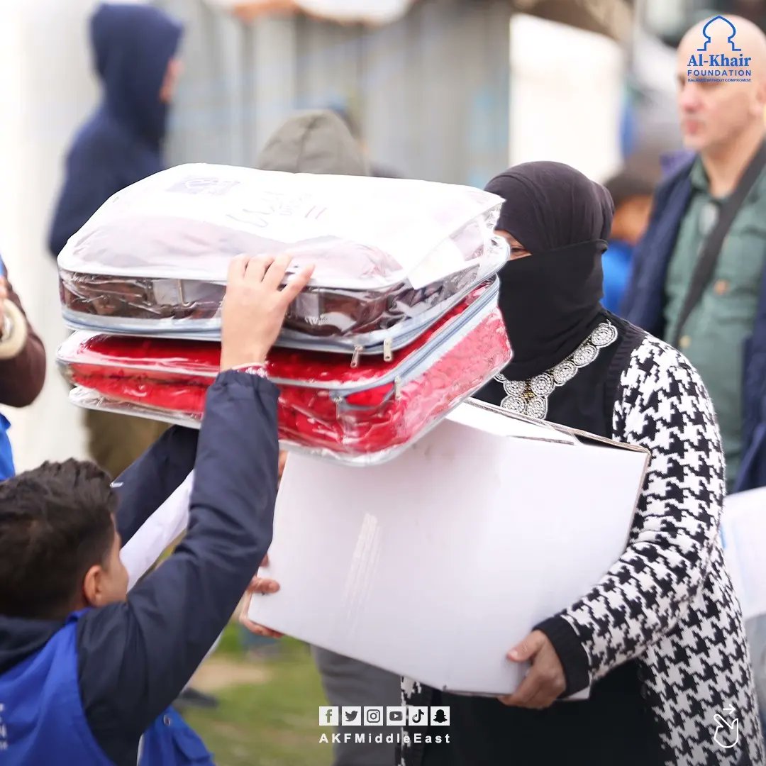 AKFMiddleEast's tweet photo. وصل عطاؤكم لمئات الأسر من اللاجئين والمحرومين في #لبنان
لم يكن هذا الإنجاز لولا فضل الله
ثم دعمكم السخي
اليوم سينام كل هؤلاء الأطفال وهم يشعرون بالدفىء والأمل 🤩
https://t.co/04hyjQaEfu
#سفراء_الخير #مخيمات #نحن_الخير #شتاء_دافئ #warm_winter #winter https://t.co/nisq1ggCQn