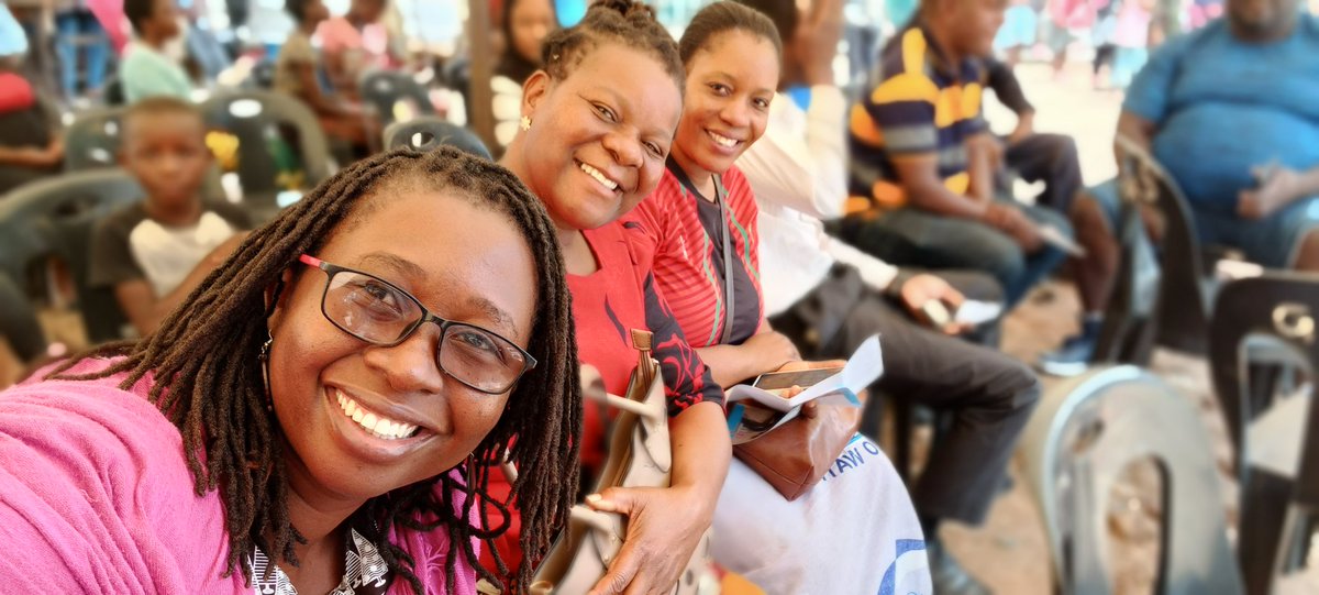 ElizaMbamba's tweet photo. My favourite people were there #PublicHealthPractice. We were in #BangweMvula. @UmunthuBangwe providing a platform for people to get accurate information on #Cholera to make informed decisions regarding their health.  2/ https://t.co/cEJWvrRi74