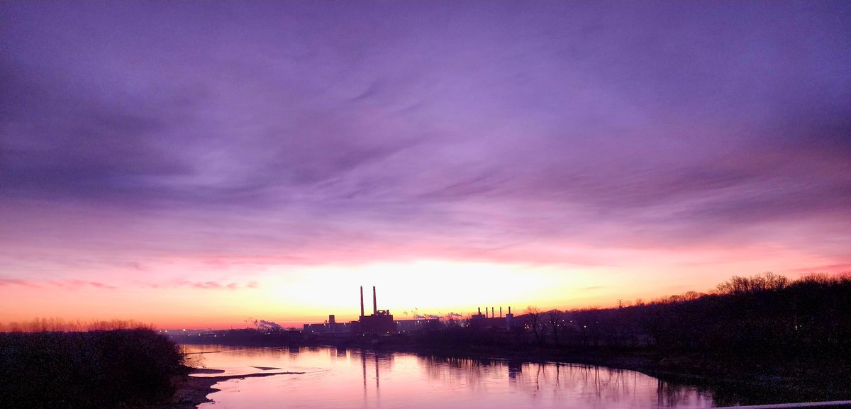 freakdam's tweet image. #sunrise #riseandgrind 
@Sips_rants @KarliRitter @MBogowith #weekendedition