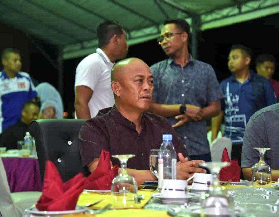 MPA_Timur's tweet photo. Kini rasmi!

Hari Terbuka Armada Timur 2023 di Pangkalan TLDM Kota Kinabalu yg berlangsung hari ini dan esok selesai dirasmikan Panglima Armada Timur sebentar tadi. Suasana penuh meriah turut digamatkan lagi dgn pertunjukan bunga api.

#NavyNews 
#HTAT23 https://t.co/1hJPNdTyRo