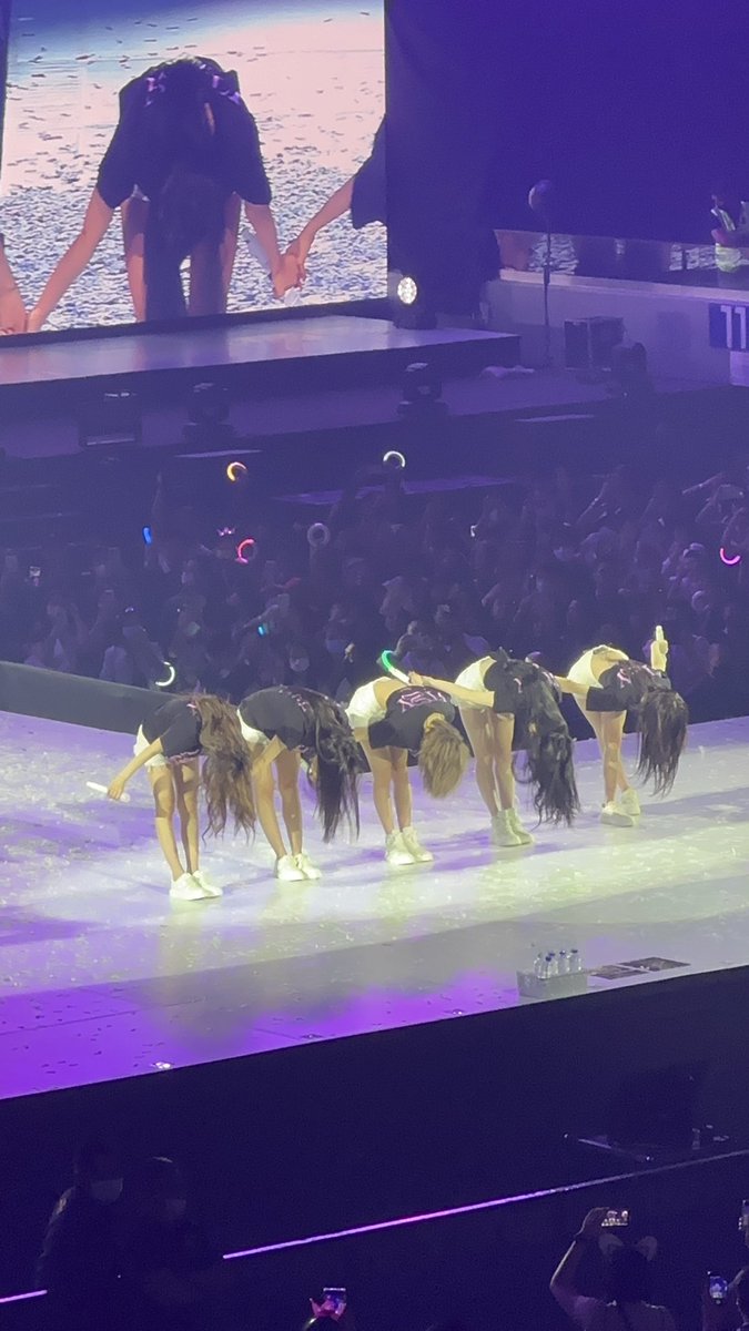 _chaejicart's tweet photo. 220114 #ITZYinManila Day 1 ✨

Some raw photos from tonight. 

ITZY and MIDZY you are amazing.

있지 믿지 날자!! https://t.co/sNsUuRXwL1