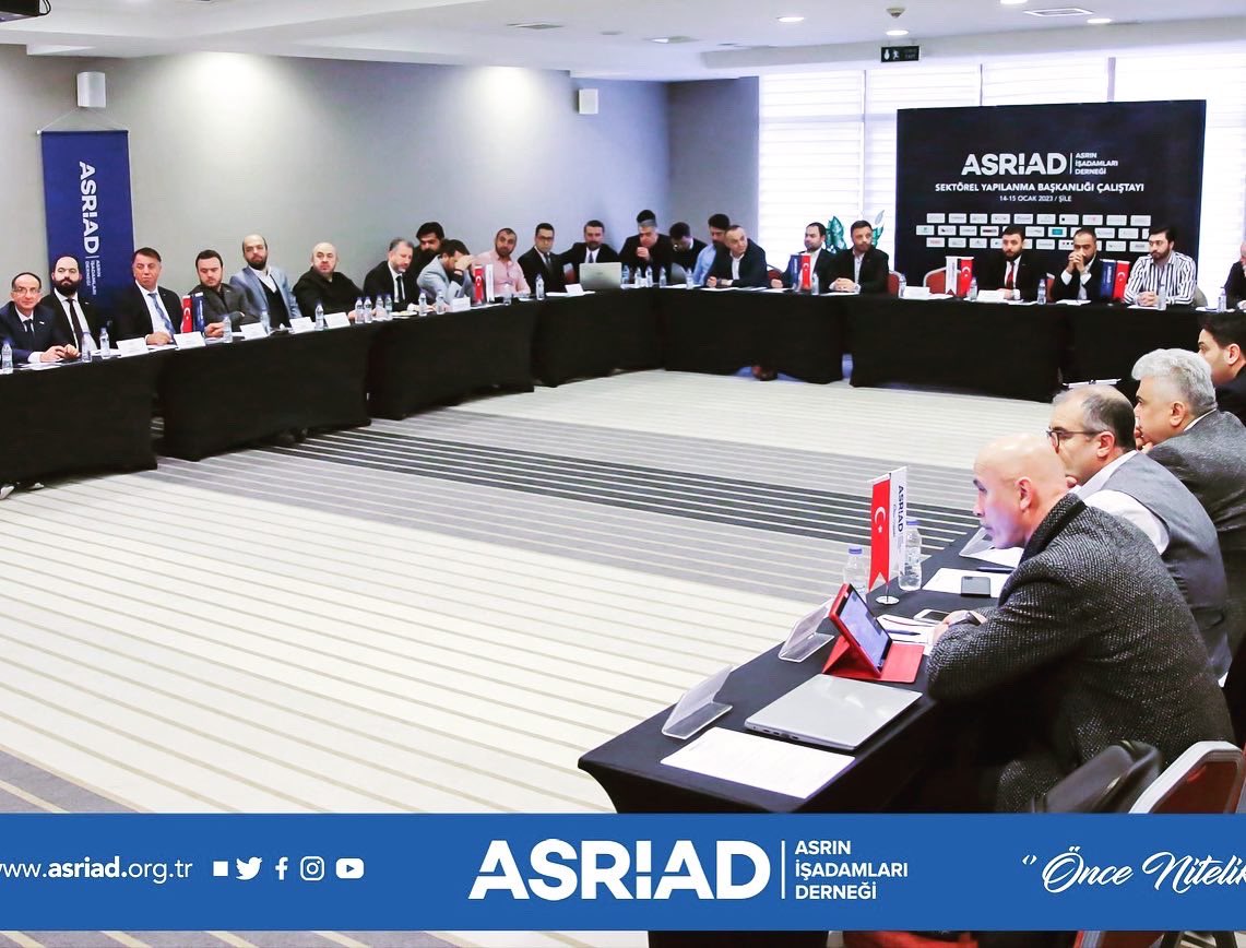 ozenismaill's tweet photo. 2023 yılında 23 sektör komisyonu büyük bir şevkle, azimle...

Sektörel Yapılanma Başkanlığı Çalıştayı'nda sektör komisyonları, kendi aralarında değerlendirmeler yaparken 2023 yılında ortak çalışma ve yapılandırmalar hakkında görüş alışverişinde..

#asriad #öncenitelik https://t.co/9sjdybf6a0