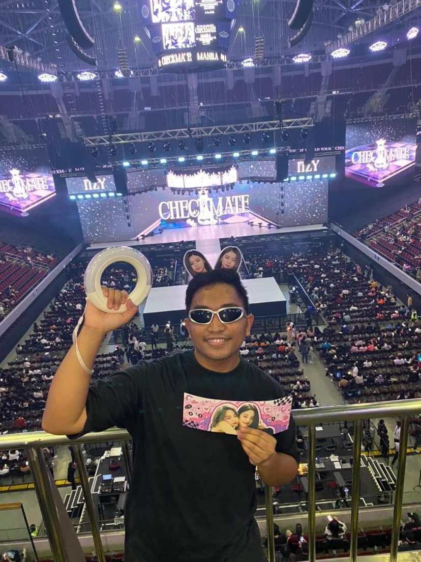 engineercaloy_'s tweet photo. β LIGHT RING
β
RING LIGHT
Ready na ko mabaliw sa inyo Itzy!! π
#ITZY #CHECKMATE #MIDZY
#ItzyCheckmate https://t.co/Djp2aOtlVf