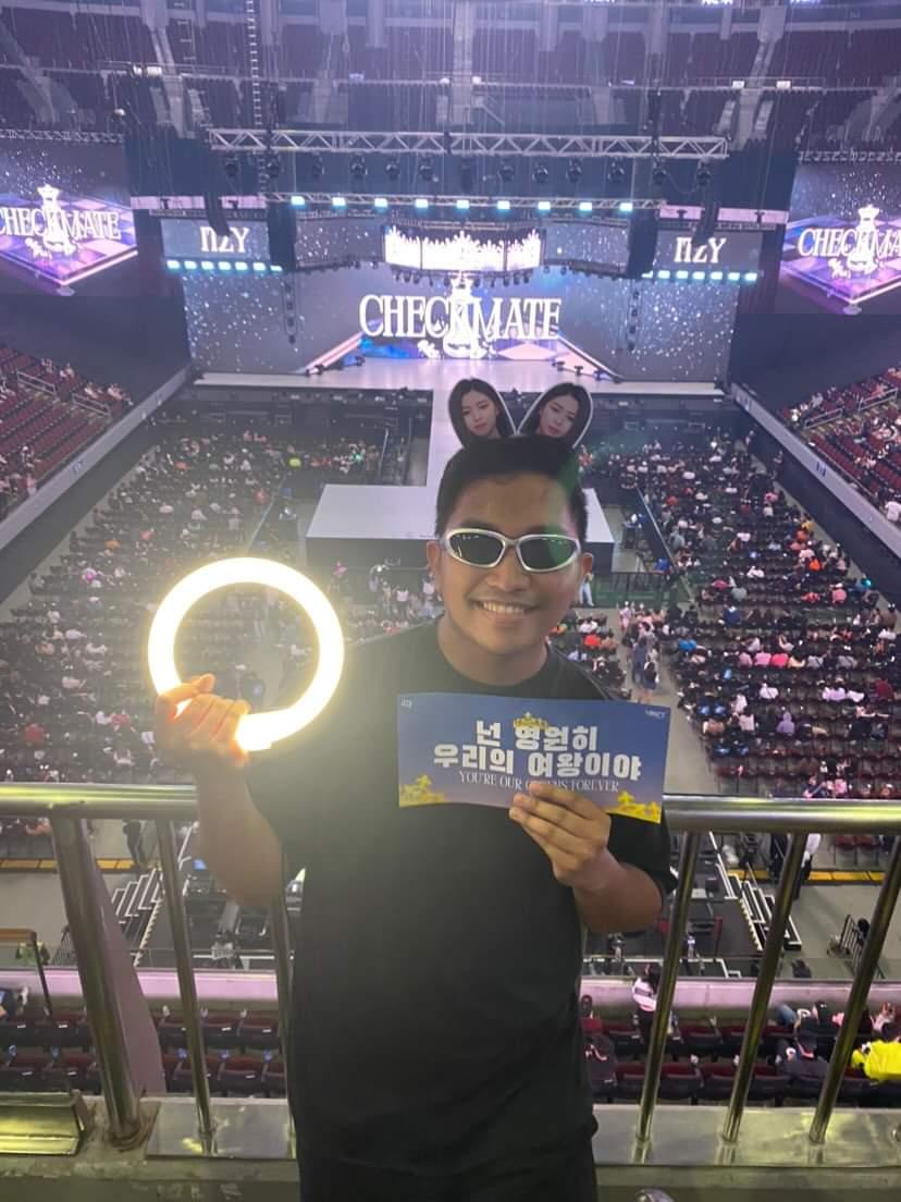 engineercaloy_'s tweet photo. β LIGHT RING
β
RING LIGHT
Ready na ko mabaliw sa inyo Itzy!! π
#ITZY #CHECKMATE #MIDZY
#ItzyCheckmate https://t.co/Djp2aOtlVf