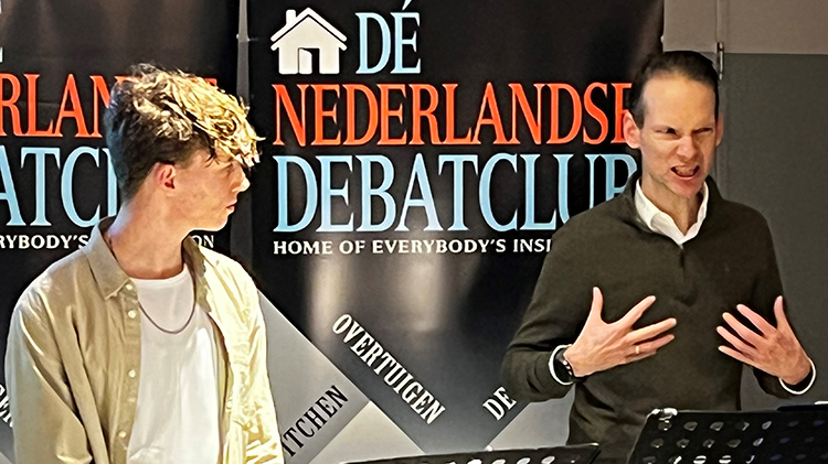 Nederland polariseert.
En, toch kun je met elkaar verbinden. Blog via <a href="/DebatClubNL/">Dé Nederlandse Debatclub * Club van het Jaar 2019</a>

"Kleine dingen kunnen leiden tot grootse uitkomsten".

#GelukkigNieuwjaar

denederlandsedebatclub.nl/nieuwsbericht/…

Wat vind jij?

denederlandsedebatclub.nl/nieuwsbericht/…