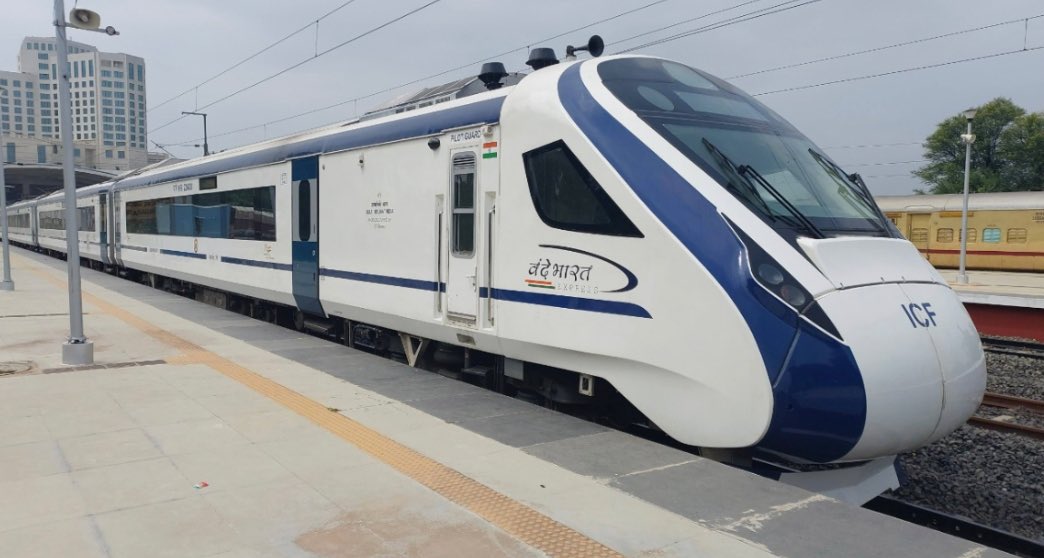 For hassle free travel, stoppage at Borivali Station is approved for Gandhinagar - Mumbai Central Vande Bharat Express. Additionally the train will now run on all days from Sunday to Saturday except Wednesday.