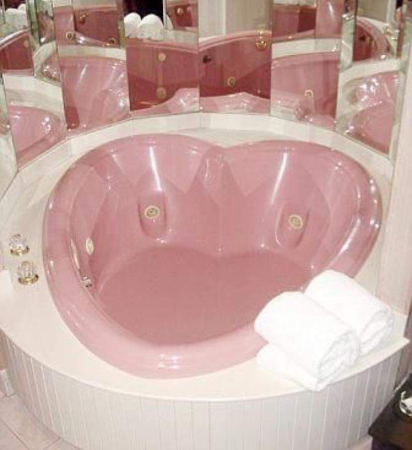 Ravenmet's tweet photo. heart shaped bathtub https://t.co/3dF2d05UAm