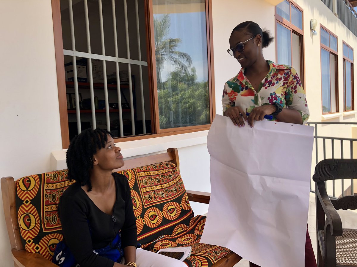 MosiKisare's tweet photo. New leaders capturing a different aspect of my story in a moment of transition—facilitating civil society organization development in East Africa #EASUNcentre @lulumeiyan @stella_mollel #FOLDtraining https://t.co/iTkqvKavH4