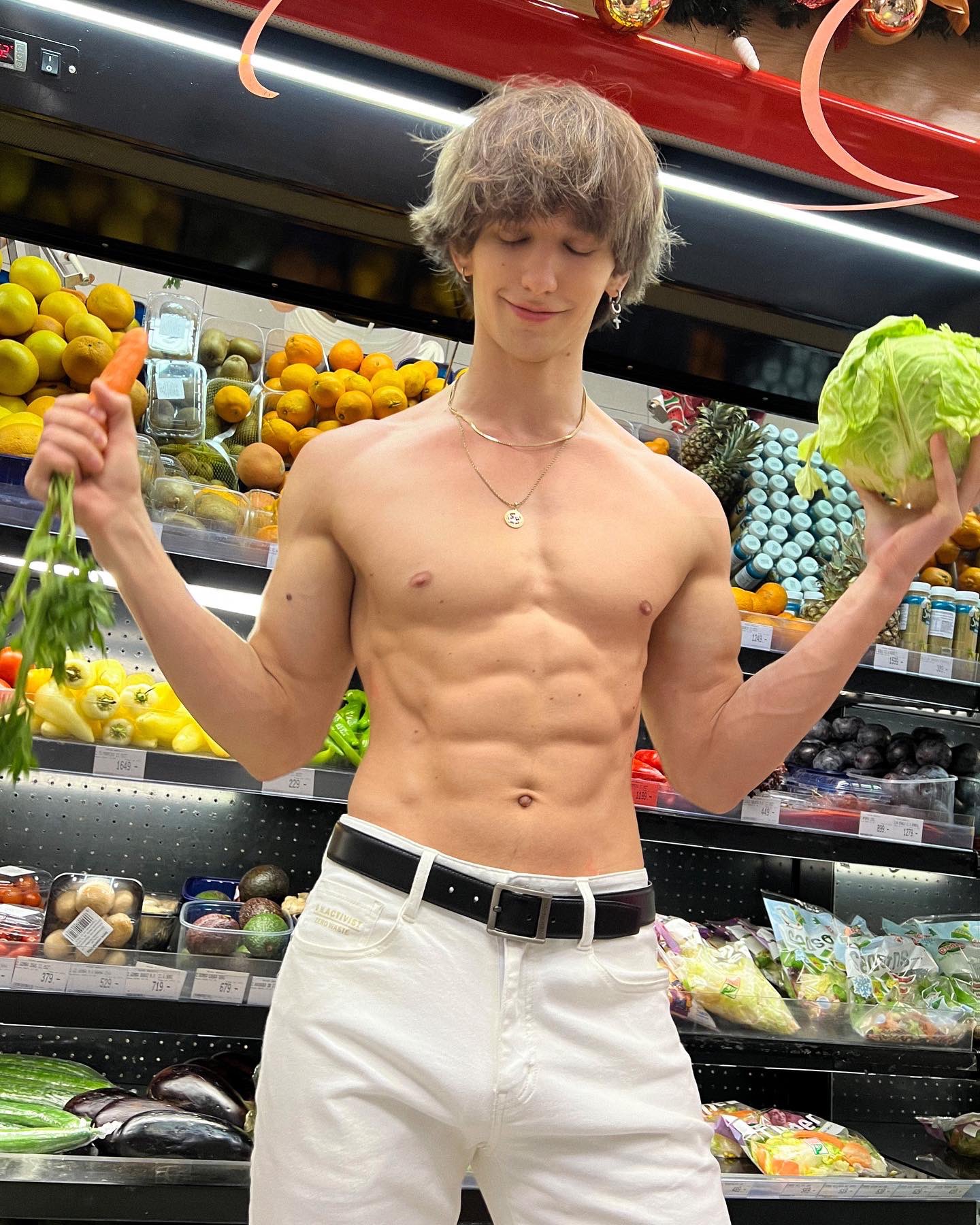 TW Pornstars - 1 pic. Andrii Levchenko. Twitter. 🥕or🥬?. 1:35 PM - 14