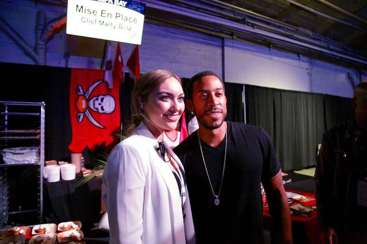 jacqblack__'s tweet photo. @HurstLya @Vikings @Ludacris Fine, I’ll come too https://t.co/c933vwfuO8