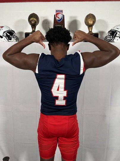 Great visit with coach <a href="/Benji_Jae/">Coach JB</a> and coach <a href="/CoachAbbottFB/">Campbell Abbott</a> Preciate y’all for having me !