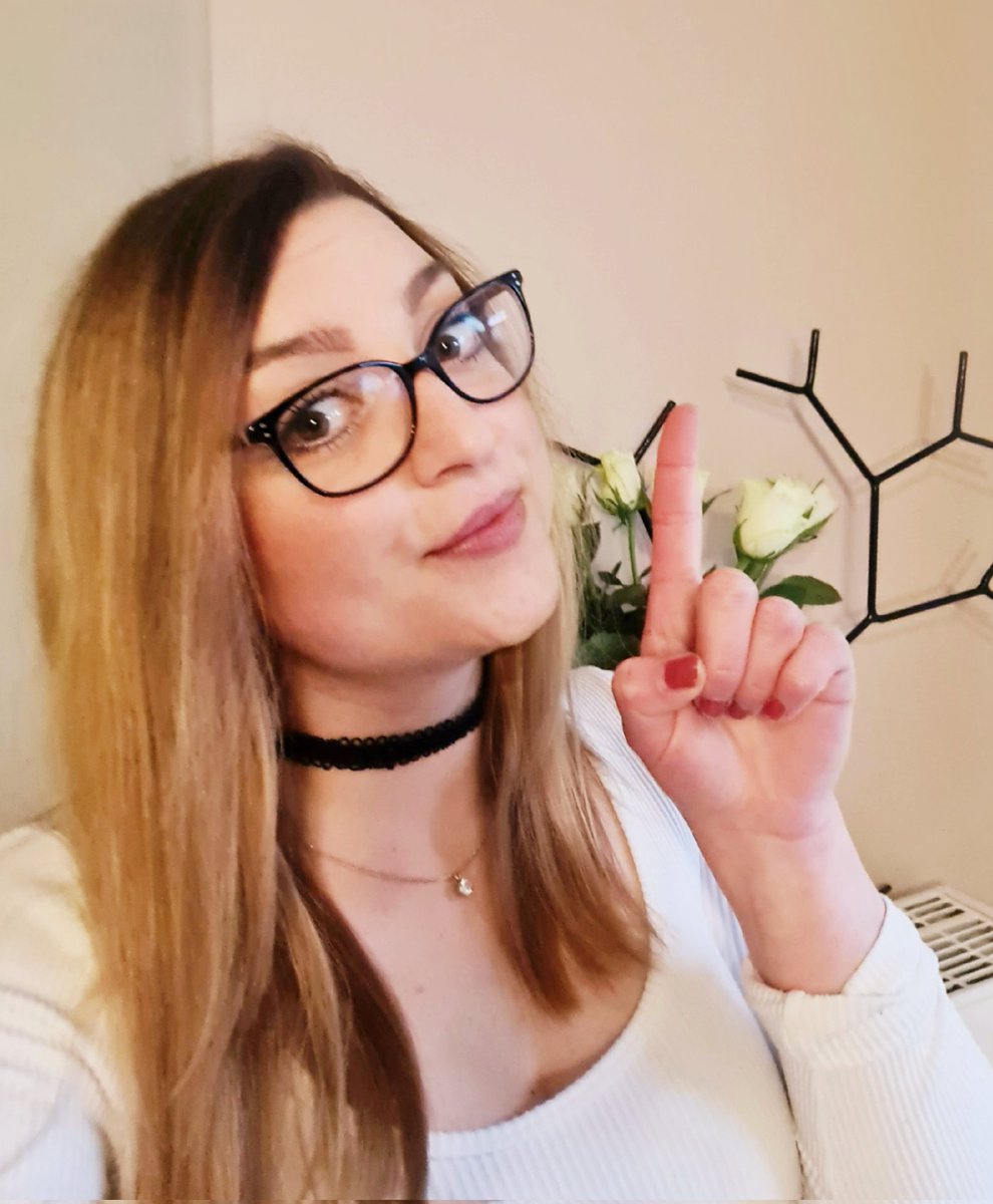 Hi na! War ne Weile still um mich, aaaaber hab meinen Rechner gefixt und bin back. Werfe auch gleich Mal  nen Test-Stream an, freu mich auf euch!! 🥹