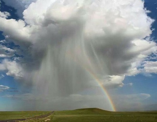 jamaliaat's tweet image. " لا تستعجل غيث الغيم، فلعل غيوم سمائك ما زالت تُشكّل لك مطراً مُشبعاً بالفرح..
وتذكَّر أن الله يؤجلها حتى يحين موعدها، ولا ينساها..
أنت تتعامل مع رب كريم " (م)

#جماليات 
#مساء_الخير