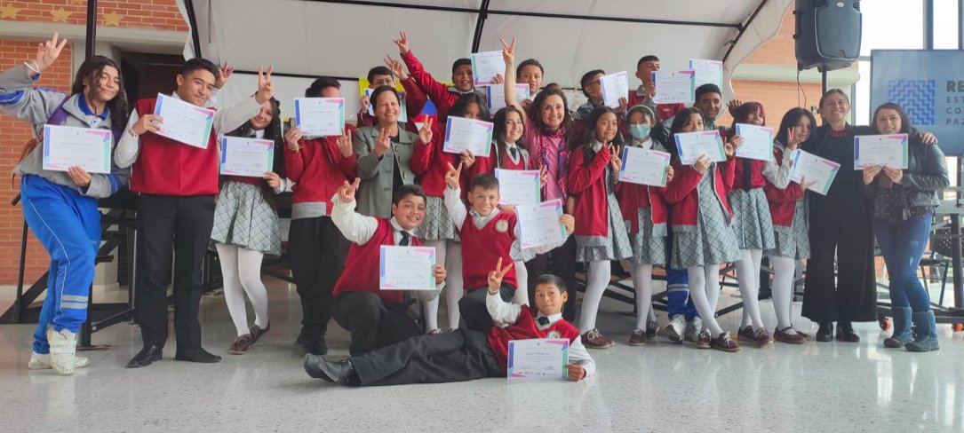 rolartet's tweet image. Le apuntamos a crear una masa critica de estudiantes lideres constructores de paz  #RedEsPaz, para ello formamos 1.133 estudiantes en liderazgo, memoria, verdad, reconciliación y construcción de Paz en  11 localidades, para fortalecer las escuelas territorios de paz🕊️