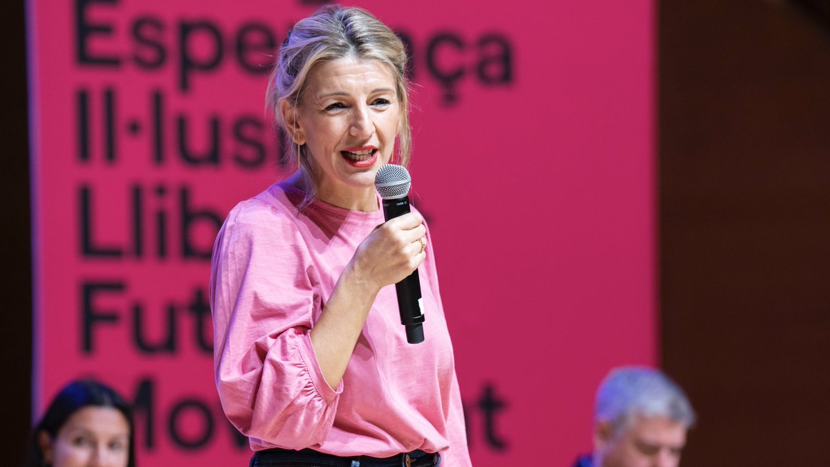 Yolanda_Diaz_'s tweet photo. Impressionant el que hem viscut avui a Barcelona: l'Auditori desbordat de gent, il·lusió i esperança 💜

Volem sumar per a una nova dècada progressista. Avui ha quedat clar que hi ha ganes, voluntat i força. Moltes gràcies a tots i a totes. https://t.co/w82QOKBwqv
