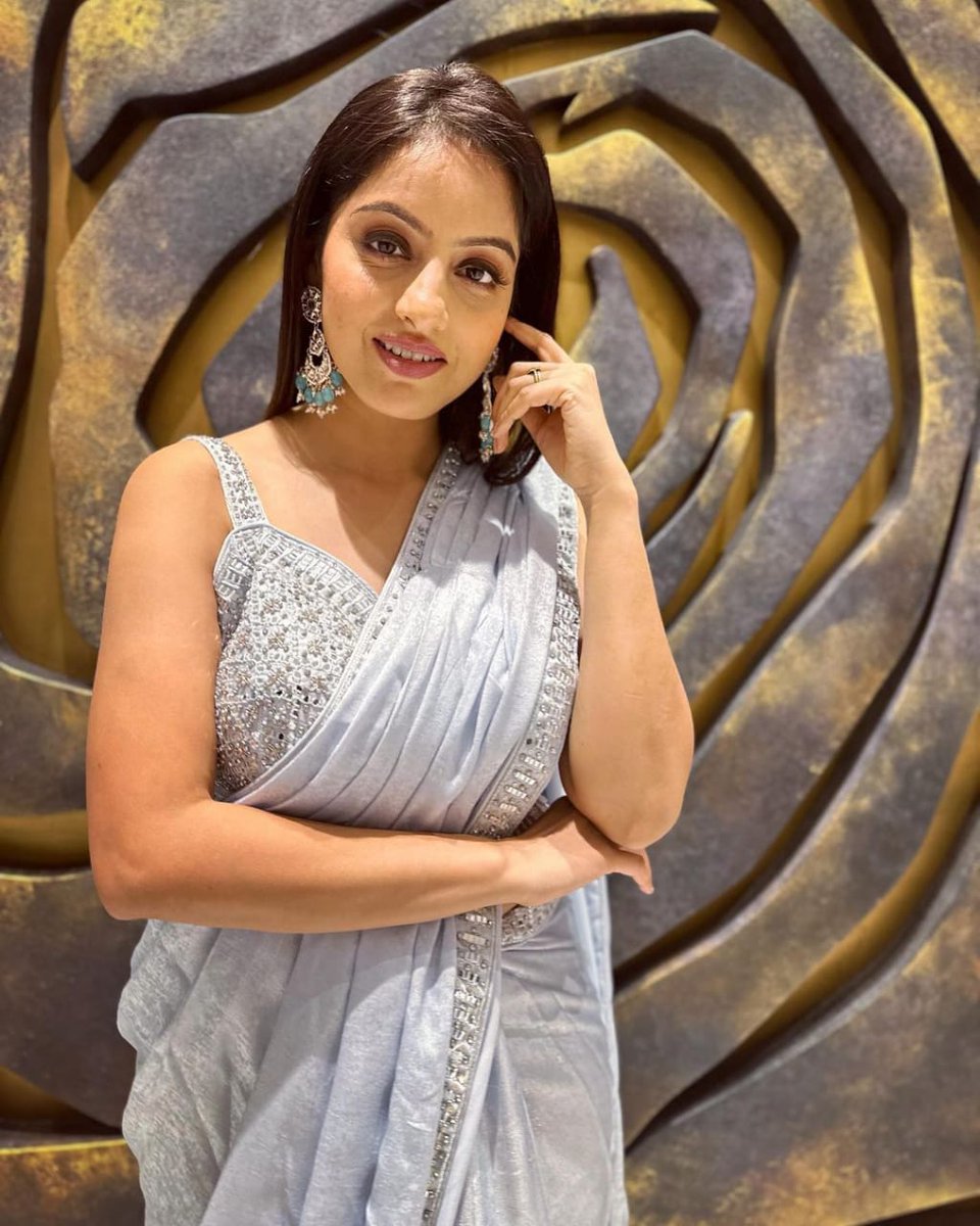 talkingbling's tweet photo. @deepikasingh150 Beautiful 🥰
.
.
Looking super pretty in these picture 😍❤️
.
.
#deepikasingh #deepikasinghfans #deepikasinghforever #talkingbling https://t.co/PaEy0ZTXHq