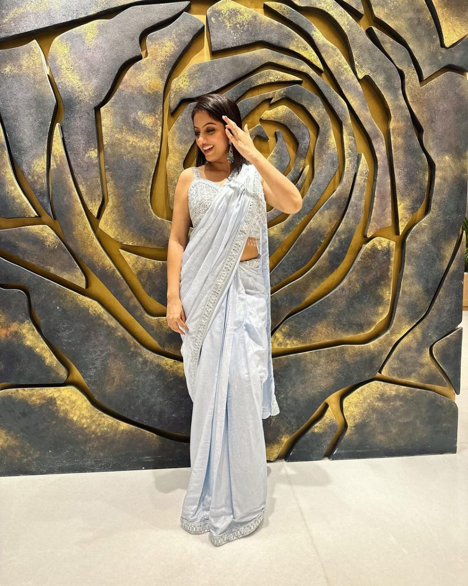 talkingbling's tweet photo. @deepikasingh150 Beautiful 🥰
.
.
Looking super pretty in these picture 😍❤️
.
.
#deepikasingh #deepikasinghfans #deepikasinghforever #talkingbling https://t.co/PaEy0ZTXHq