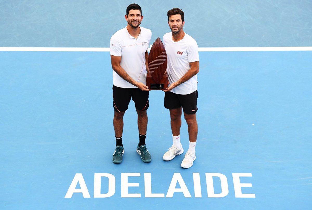 tenis_fm's tweet image. 🏆 🇸🇻 @CheloArevaloATP y Rojer 🇳🇱 son los campeones del #adelaideinternational2 después de que 🇭🇷 #Dodig (lesión) y #Krajicek 🇺🇸 tuvieron que retirarse antes de la final.