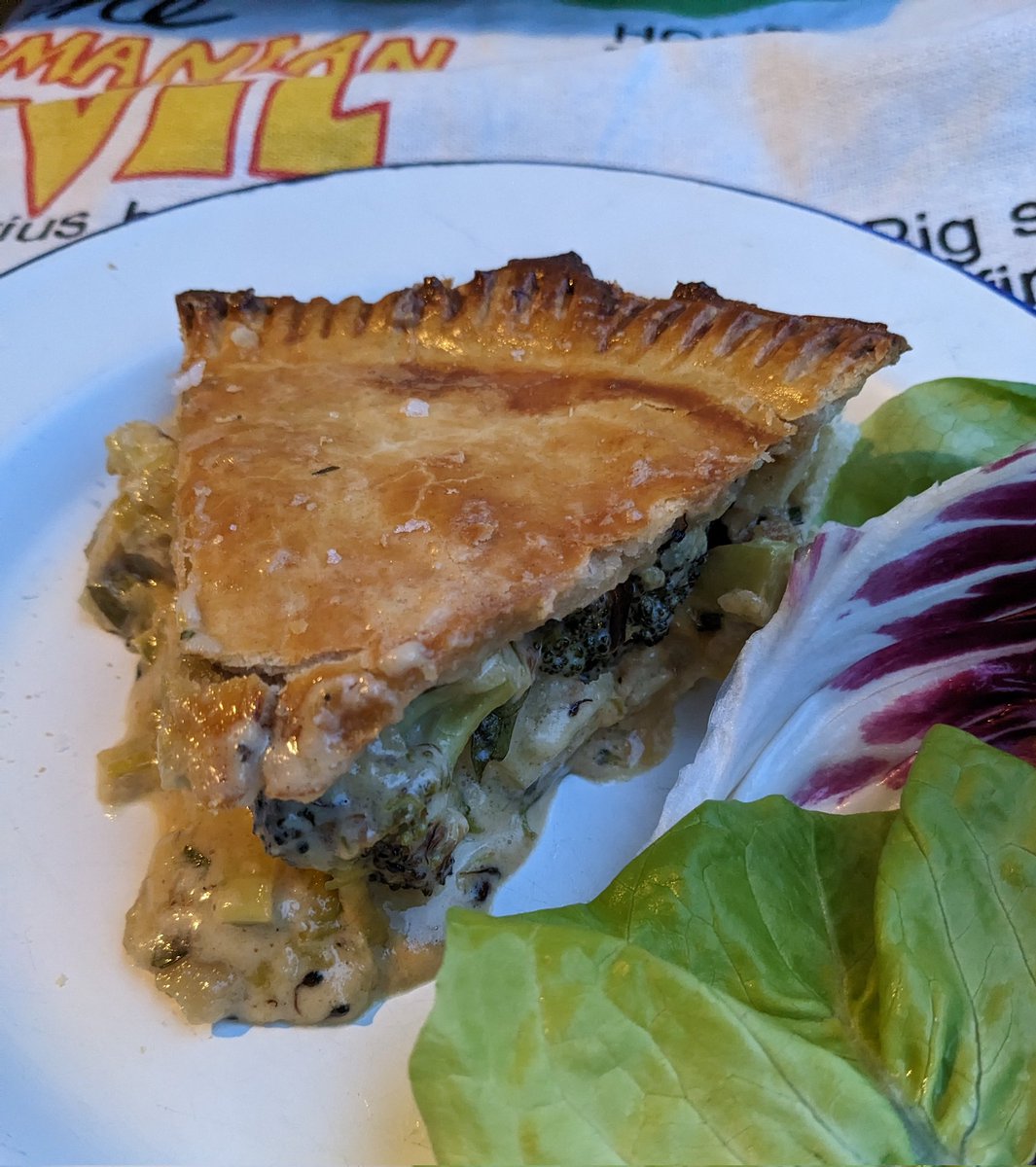 TheaEv's tweet photo. In case you missed it here's this week's vegetarian pie! Broccoli and Cheddar Mascarpone 🥦 Two more pies still to come for #PieMonth 🥧 https://t.co/zweh9RGkVO https://t.co/NMV583l3x5