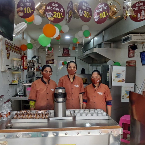 FranchiseByte's tweet photo. Yewale Amruttulya Tea &amp; Coffee Franchise!

Investment - 11 to 12 lakh
Area req - 200 to 300 Sq.ft
Profit Margin - 60% 
Outlets - 350+

For more info, click https://t.co/GnLdqTd9el

#franchisebyte #coffeeshop #cafe #Yewale  #Franchise #FranchiseBusiness https://t.co/Z45IPjJqbk
