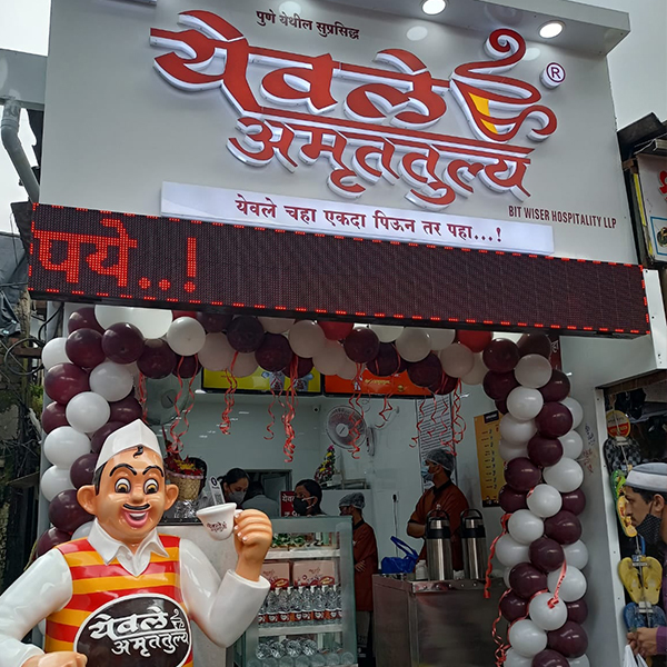 FranchiseByte's tweet photo. Yewale Amruttulya Tea &amp; Coffee Franchise!

Investment - 11 to 12 lakh
Area req - 200 to 300 Sq.ft
Profit Margin - 60% 
Outlets - 350+

For more info, click https://t.co/GnLdqTd9el

#franchisebyte #coffeeshop #cafe #Yewale  #Franchise #FranchiseBusiness https://t.co/Z45IPjJqbk