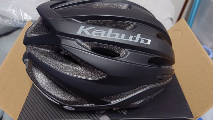 結局のところ、アジア系62～3cmにあうヘルメットは、何十種類の確認して、OGKのこれとあともう一つしかなかった( ˘ω˘)

もう一つのは2万円だからちょっとビギナーにはツライ( ˘ω˘) 