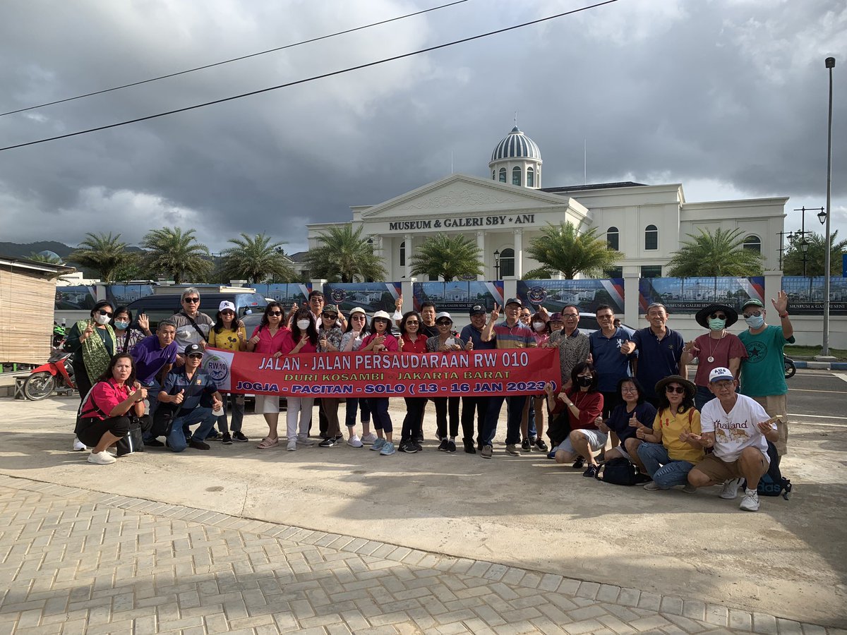panca66's tweet photo. Museum belum dibuka untuk umum tapi tamu udah pada datang. Jadi cukup foto2 di luar area museum aja #PacitanParadiseofJava https://t.co/TsE4Pvncuh