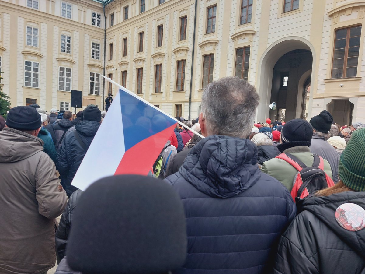 Adrian_Bak1's tweet photo. 🇨🇿W Czechach wybory prezydenckie, a w Raporcie o tym czy Czechy to raj czy nie raj. I co do powiedzenia Czechom, ale też Polakom, mają Jarek Nohavica i generał Petr Pavel, jeden z głównych kandydatów na prezydenta? I nie tylko oni... 

🎧https://t.co/78Q68ZmKVY https://t.co/ZXoy44UOE9