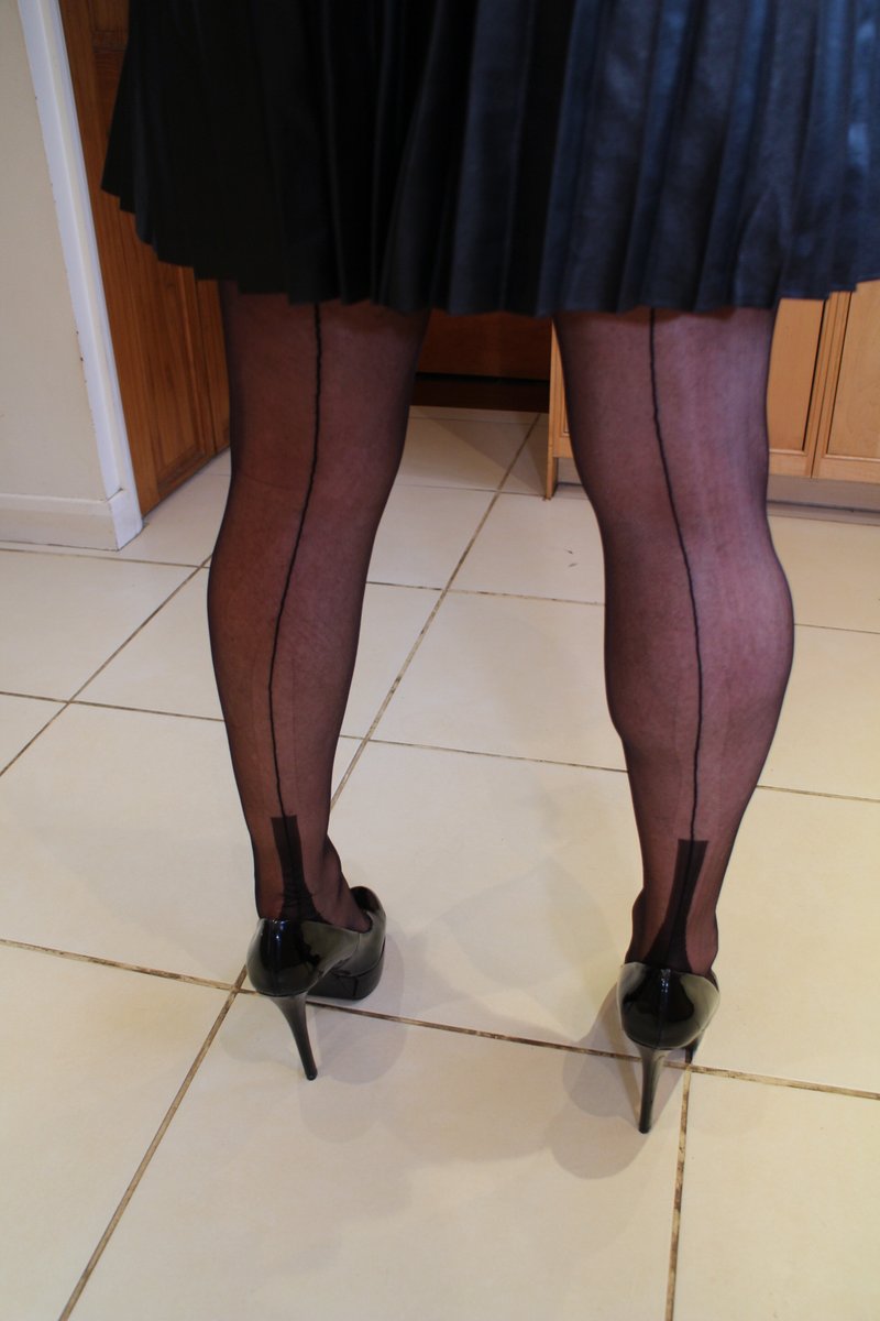 SindySilky's tweet photo. I love #FF #Susanseamedstockings..#cubanheels that grew... https://t.co/Y7kEHLzMWZ