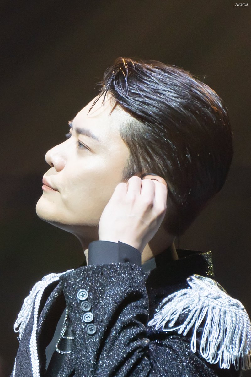 20221218 LAPOEM SYMPHONY
#유채훈

인이어 만지작