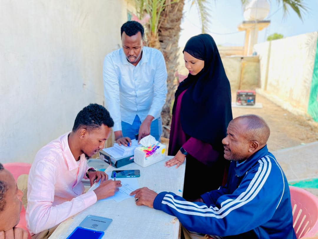 PECPuntland's tweet photo. Commissioner Hafsa Salad is supervising the good pace of voter registration for the Puntland #LGE in #Haabo, Murcanyo District, of the far region of #Gardafu. 

#1P1V #PLGE2023 https://t.co/EY1RIlouBl