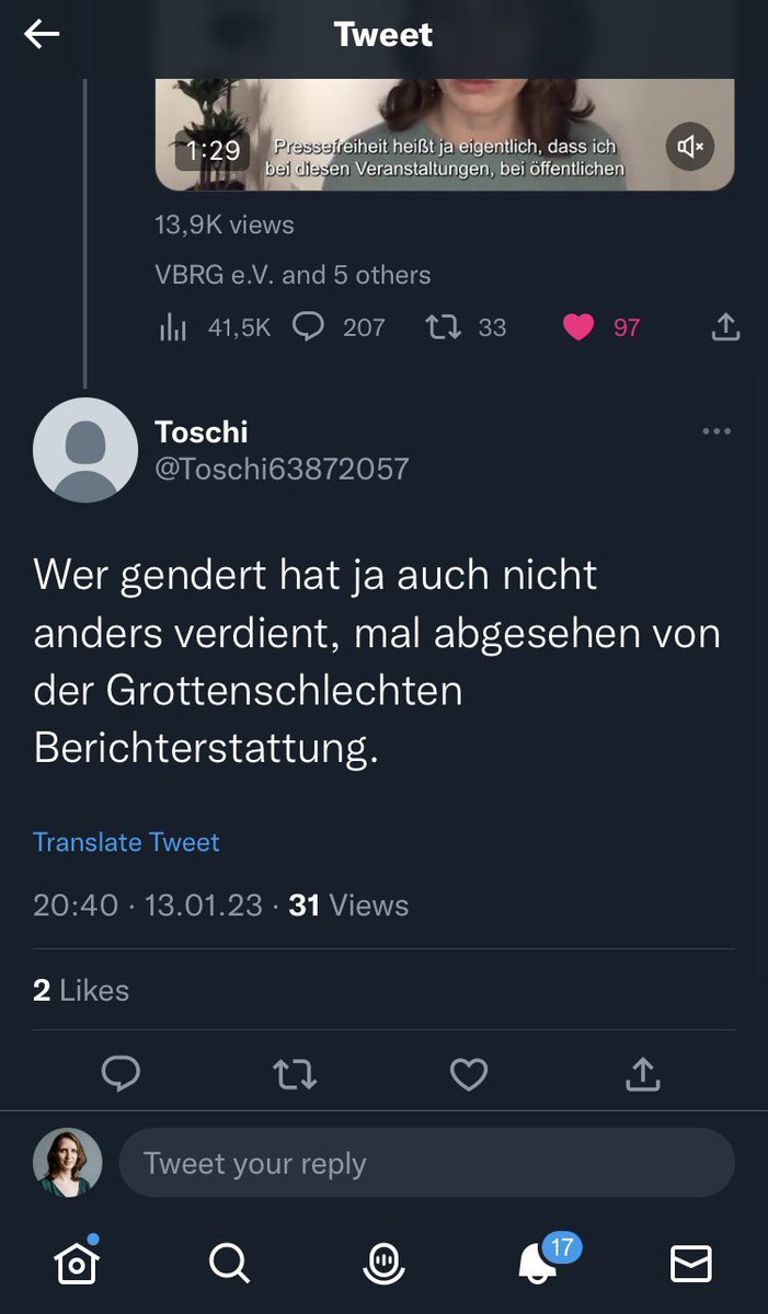 akm0803's tweet photo. Ich spreche darüber, wie ich auf Demos und Veranstaltungen angegangen werde, inklusive Treten und Stechen mit einem Fahnenstock in mein Auge (konnte mich ducken) - und das sind die Reaktionen aus der Richtung, die sonst „Friede, Freiheit, keine Diktatur“ ruft. https://t.co/JNmYOHYIol