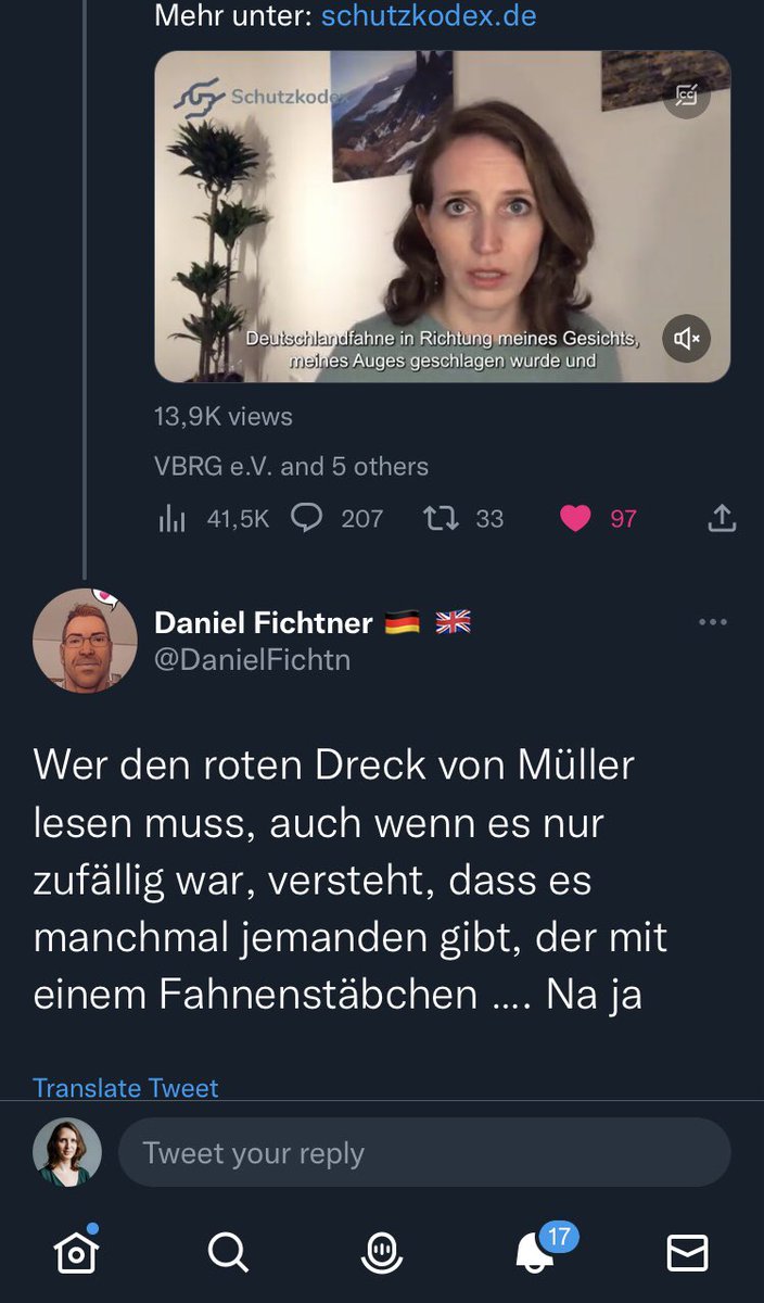 akm0803's tweet photo. Ich spreche darüber, wie ich auf Demos und Veranstaltungen angegangen werde, inklusive Treten und Stechen mit einem Fahnenstock in mein Auge (konnte mich ducken) - und das sind die Reaktionen aus der Richtung, die sonst „Friede, Freiheit, keine Diktatur“ ruft. https://t.co/JNmYOHYIol