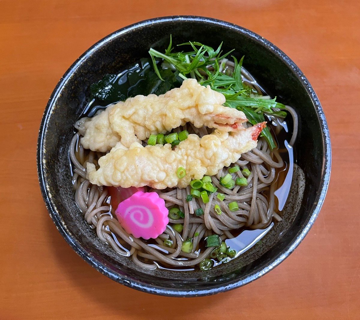 お昼ご飯は 冷凍してあったエビ天でお蕎麦🦐