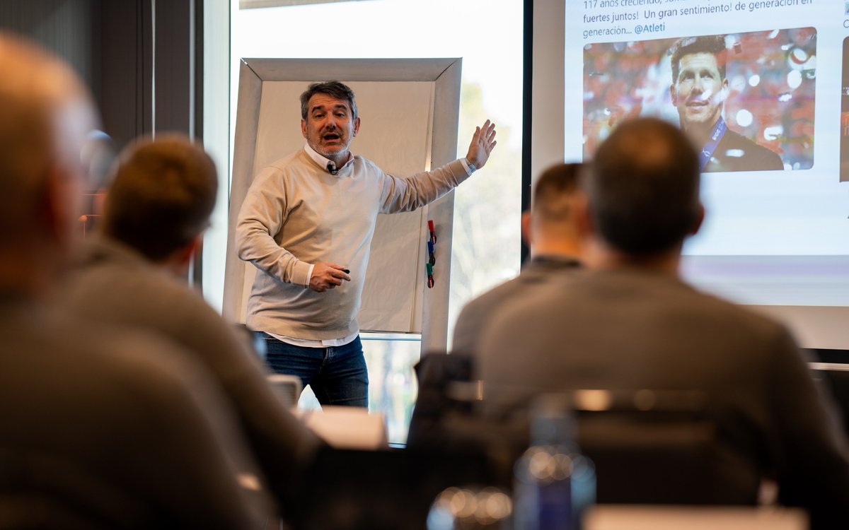 #IDEMasterEntrenador | 5ª Jornada

"Ser tú mismo queda genial en los libros de autoayuda, pero no puede ser en una rueda de prensa. Debes tener una estrategia de comunicación como entrenador"

🧑‍🏫Óscar Rodríguez