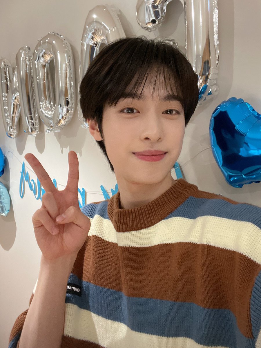 gaonsfeed's tweet photo. bday boy🌟 https://t.co/PNzgtOPgks