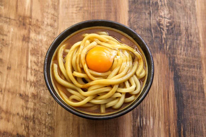 鍋やフライパン要らずなのはお手軽で嬉しい！電子レンジで作れる「カレーうどん」レシピ！