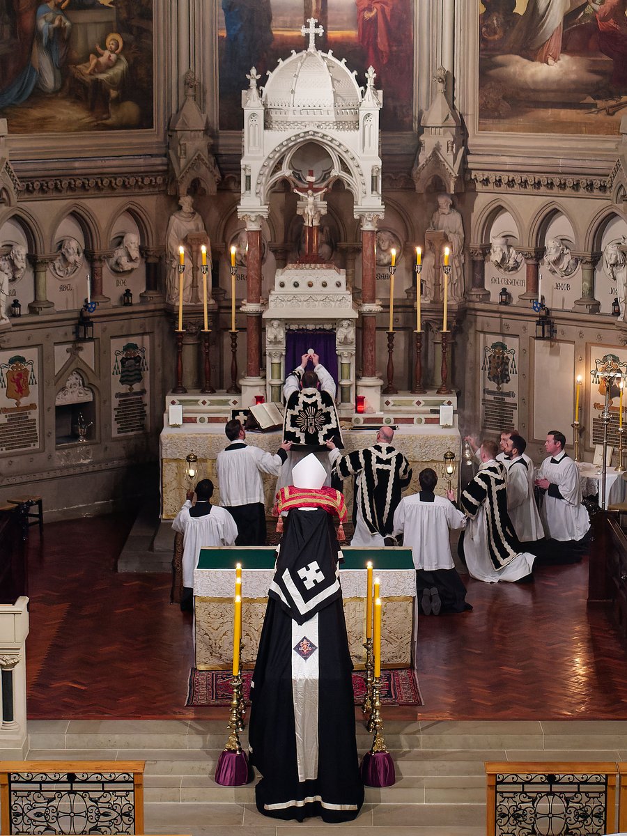 Photos of our Solemn Requiem for #PopeBenedictXVI.
#CatholicTwitter 
#CatholicChurch #LatinMass #YorkOratory