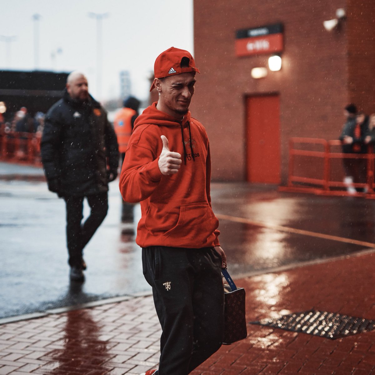 ManUtd's tweet photo. Morning, Reds 👍

#MUFC || #MUNMCI https://t.co/qF5jd1ryPe