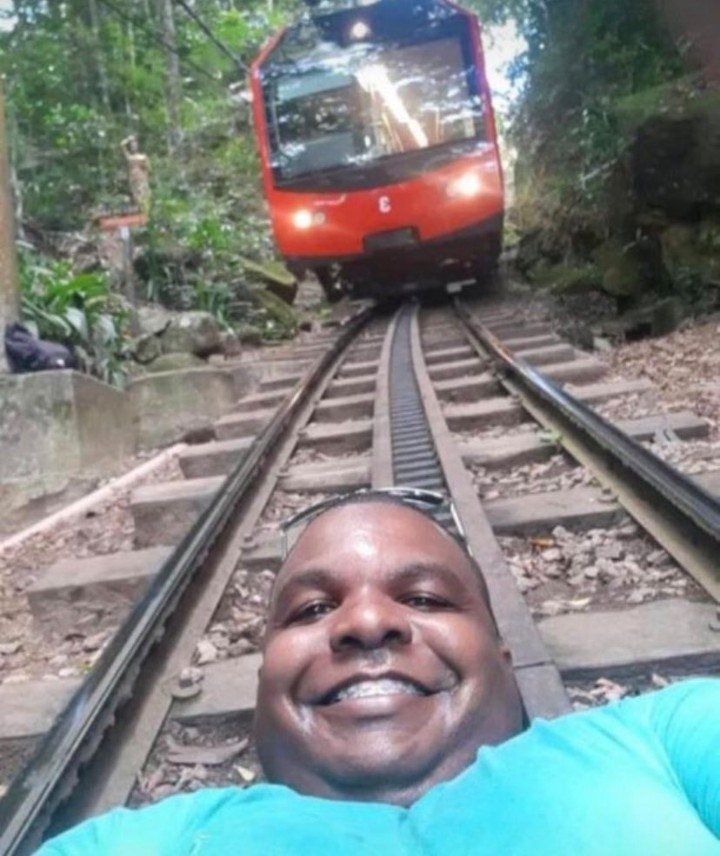 Ele pediu a menina. Não gostei
Pd rebobinar essa fita ai