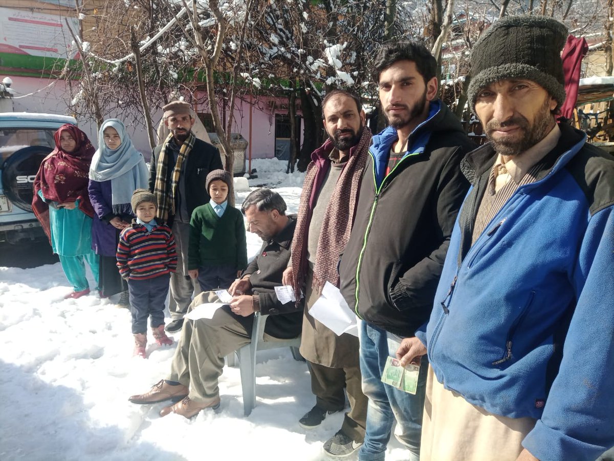 BISP_EMPLOYEES's tweet photo. خدمت کے جذبے سے سرشار بے نظیر انکم سپورٹ پروگرام ٹیم اٹھمقام آج بروز ہفتہ فیلڈ میں مانیٹرنگ کے ساتھ ساتھ دفتر میں وسیلہ تعلیم کی رجسٹریشن اور انرولمنٹ میں بھی شریک ہیں 
#BISP
@CMShehbaz @BBhuttoZardari @ShaziaAttaMarri @AseefaBZ @fkkundi @NadeemAfzalChan @MoIB_Official @MOPASSPK https://t.co/TANMVUMAb7
