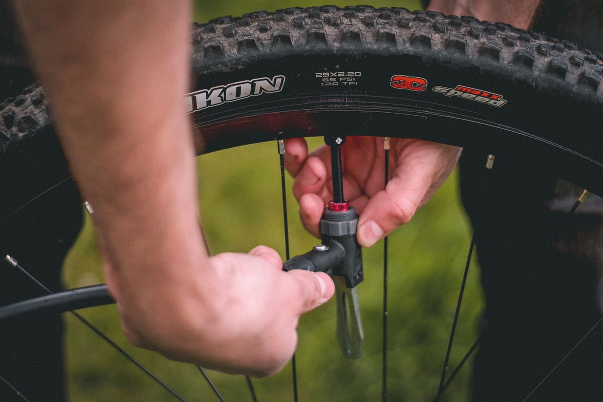 ¿Te has preguntado cómo tubelizar tu cubierta?
Si crees que es en un proceso complejo y te echa para atrás, no te desanimes y echa un vistazo a nuestro post para ver lo fácil que es.
ℹ merida-bikes.com/es-es/news/det…
#morebike