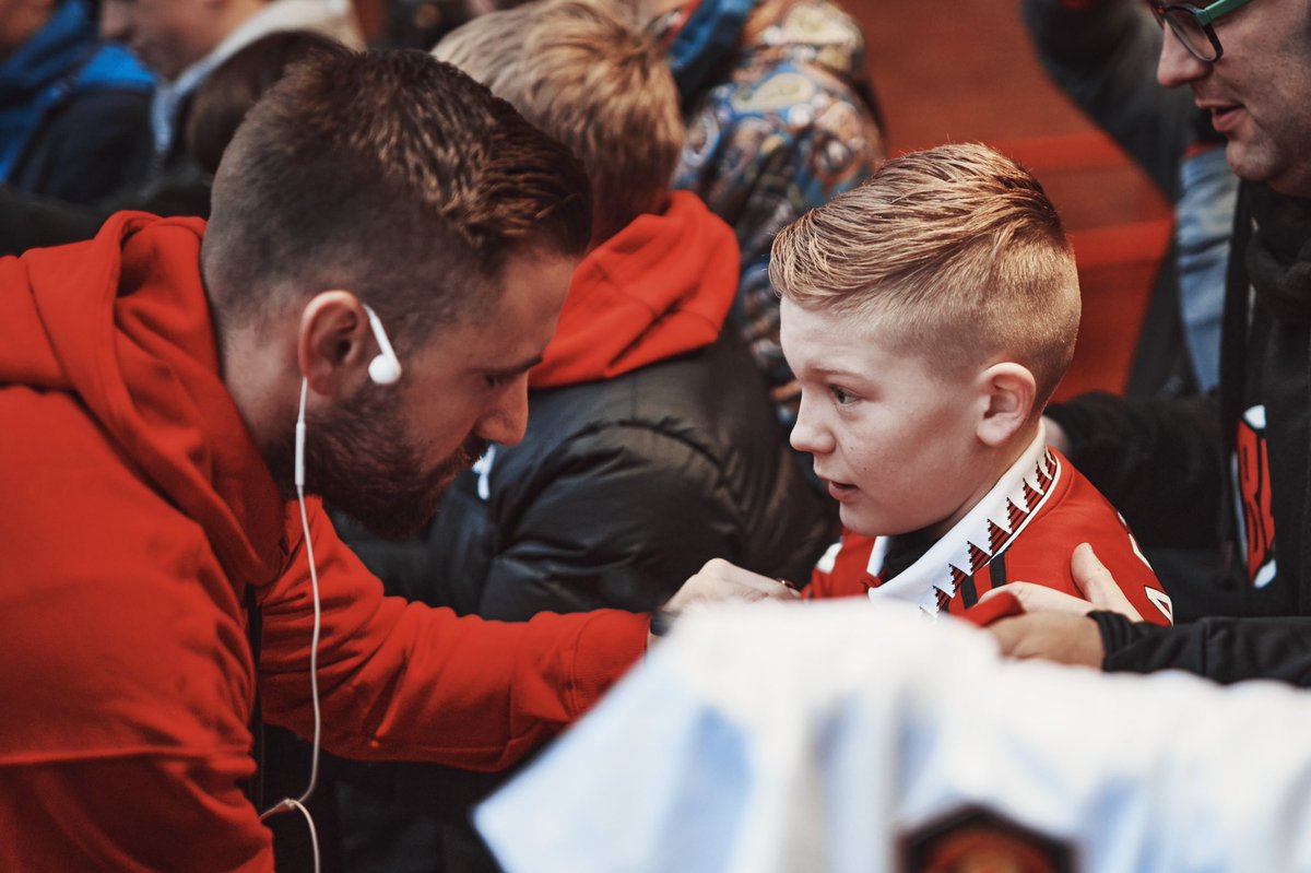 ManUtd's tweet photo. 🫶

#MUFC || #MUNMCI https://t.co/e1V8rDHxsn