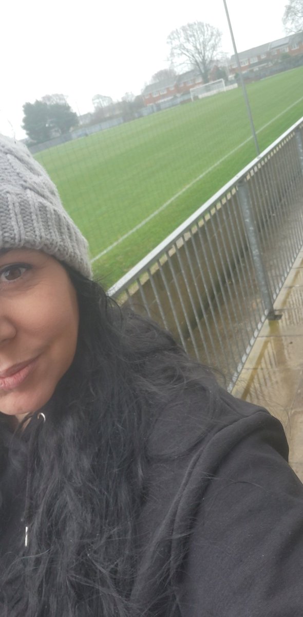 Lisawoody30's tweet photo. Bloody rain....... 😭
Will I actually see my first @CowesSportsFC game, 2nd ge called off 🔵⚪️⚽️🌧🤦♀️ #NonLeagueFootball #RainedOff #WessexLeague https://t.co/x9oeo7BgYS