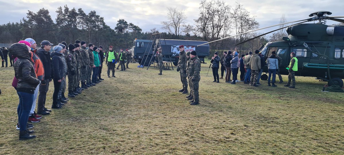 MON_GOV_PL's tweet image. Od dziś do 25 lutego, w całej Polsce ruszają bezpłatne, jednodniowe szkolenia wojskowe dla ochotników. To druga edycja projektu #TrenujzWojskiem, tym razem pod hasłem „Trenuj z wojskiem w ferie”.